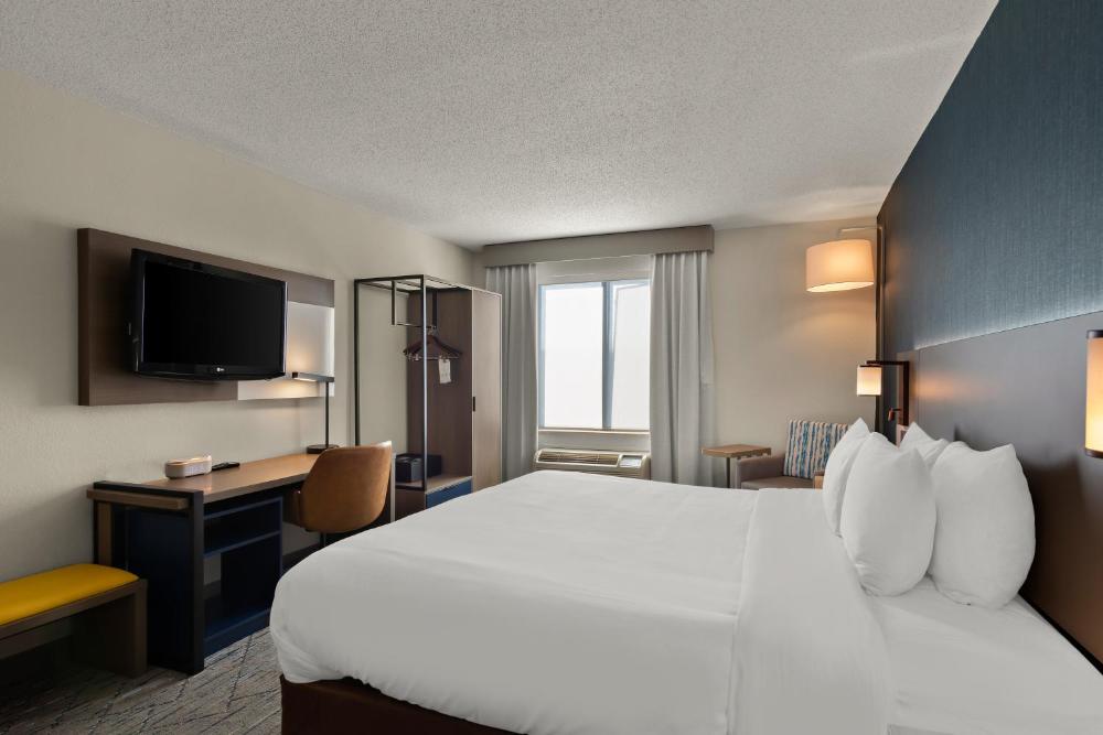 Standard King Room interior